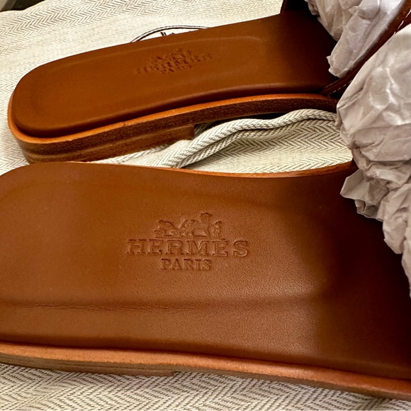 SOLD Hermès Oran Sandals - Gold, Size 38 - Authentic, tried on only - Picture 4 of 8